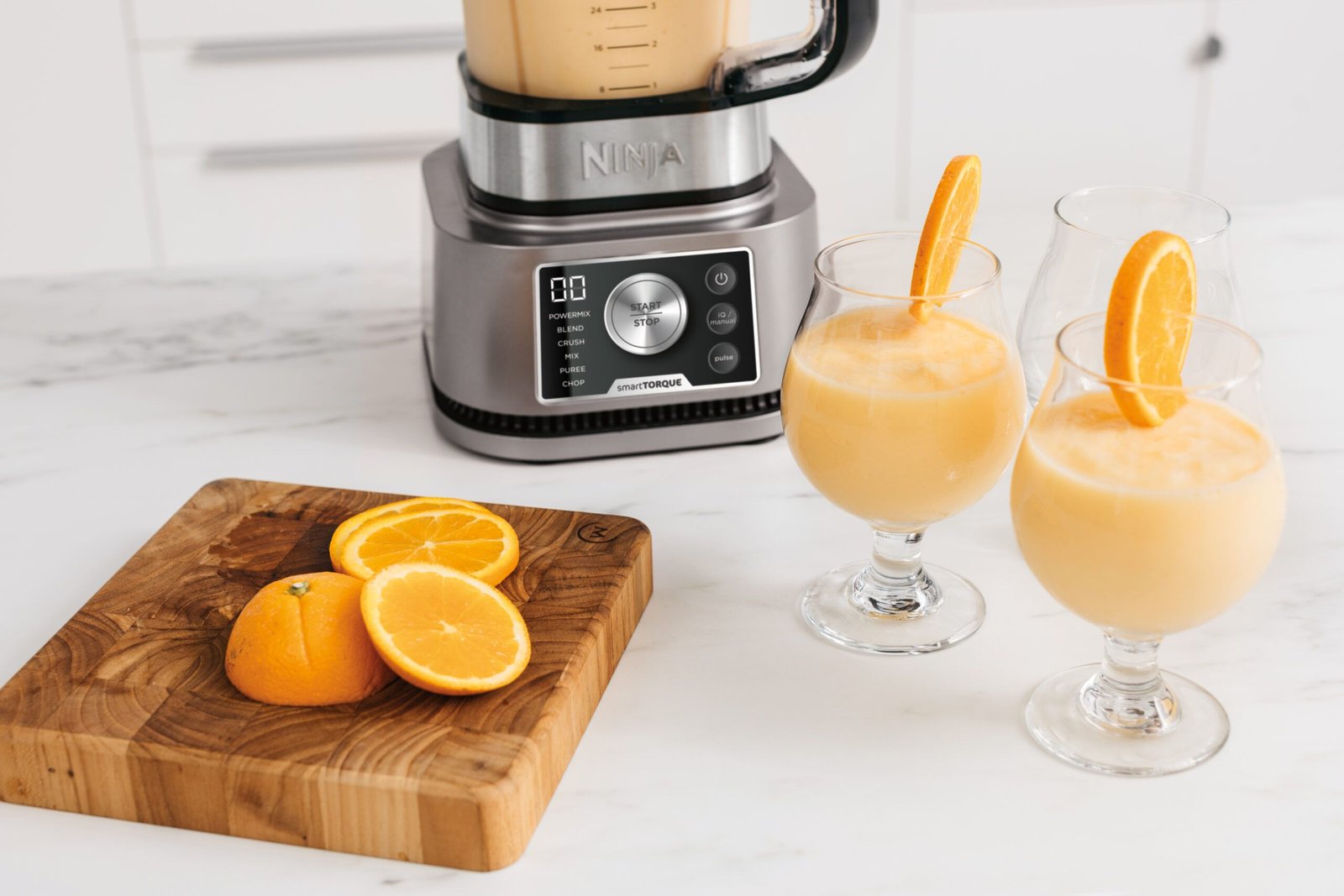 CB350_InUse_OnCounter_CreamsicleSmoothies_InGlass_RT_RGB