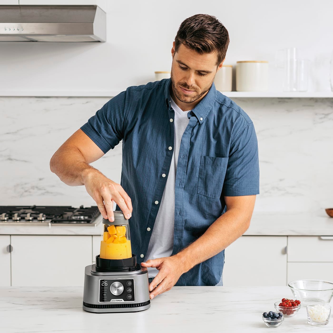 Ninja-CB350UK-InUse-Hero-Bowl-Mango-Turn-Blend