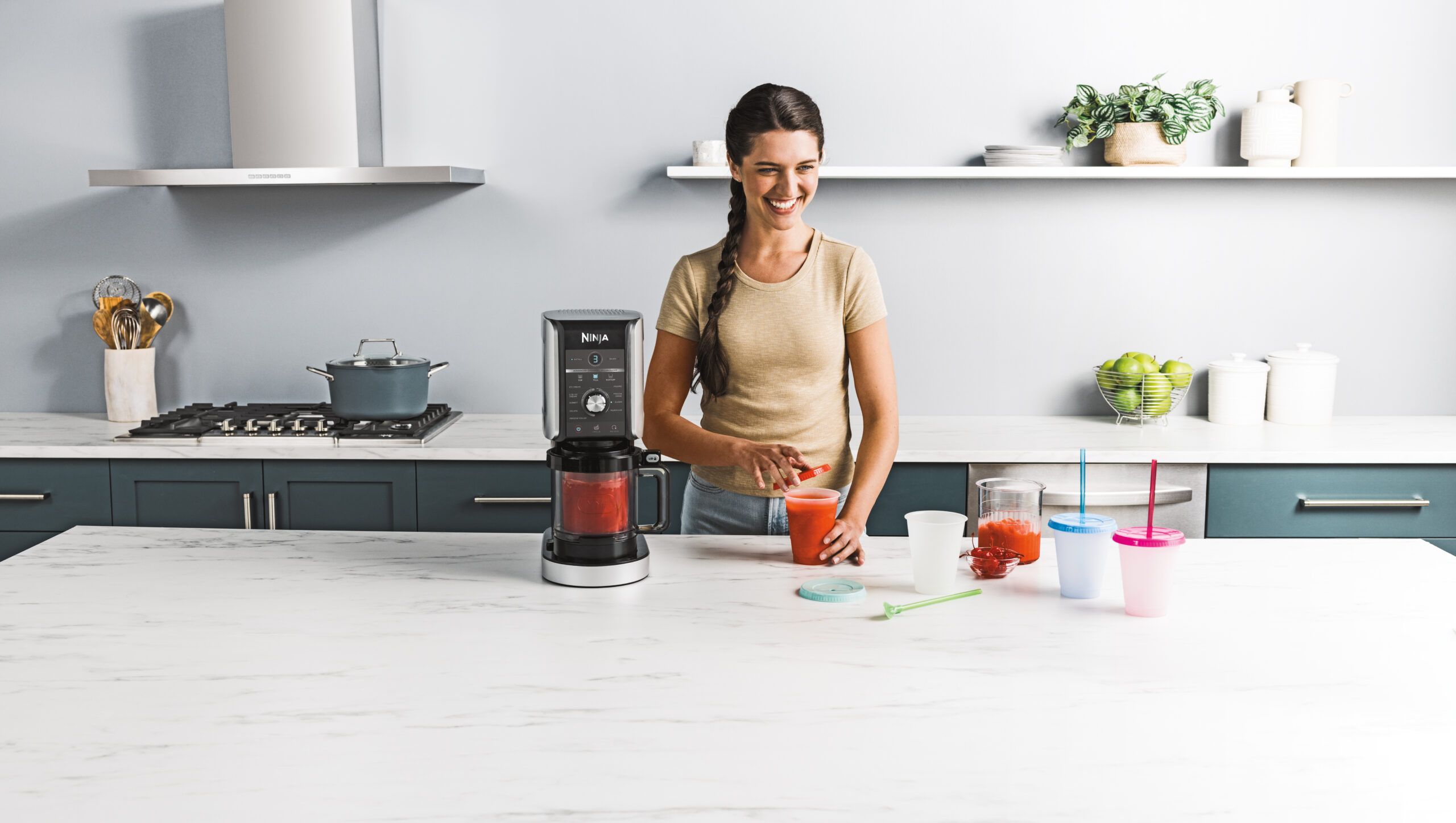 Ninja-NC501UK-EU-InUse-OnCounter-Slushi-Filled-Woman-RT-RGB