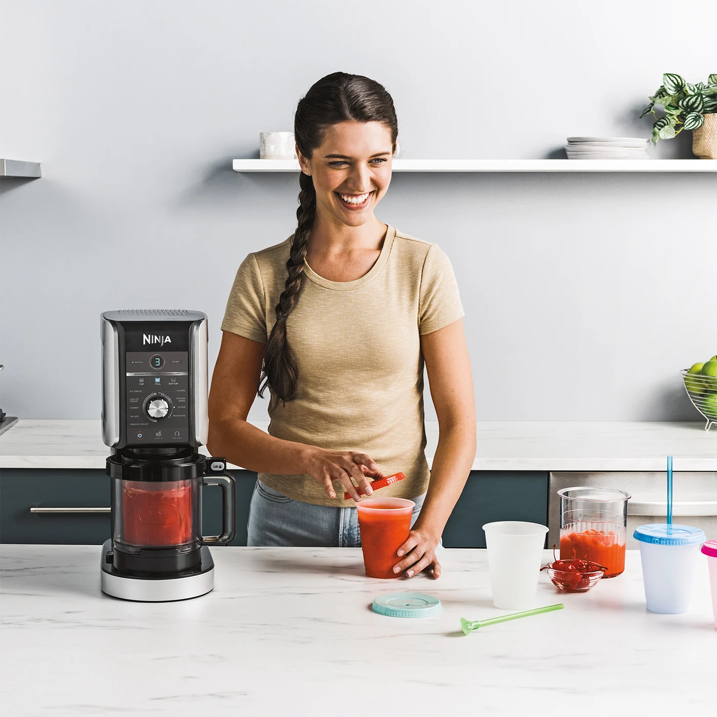 Ninja-NC501UK-InUse-ONinja-NCounter-Slushi-Filled-Woman-RT-RGB