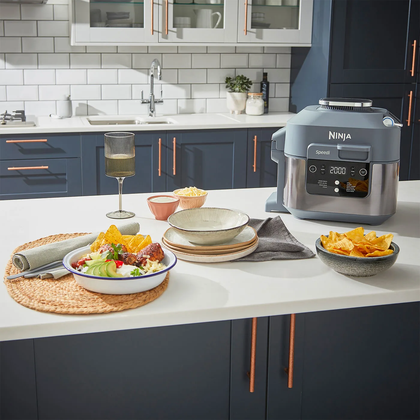 Ninja-ON400UK-KitchenCounter-NachoBowl-UI-CloseUp_copy