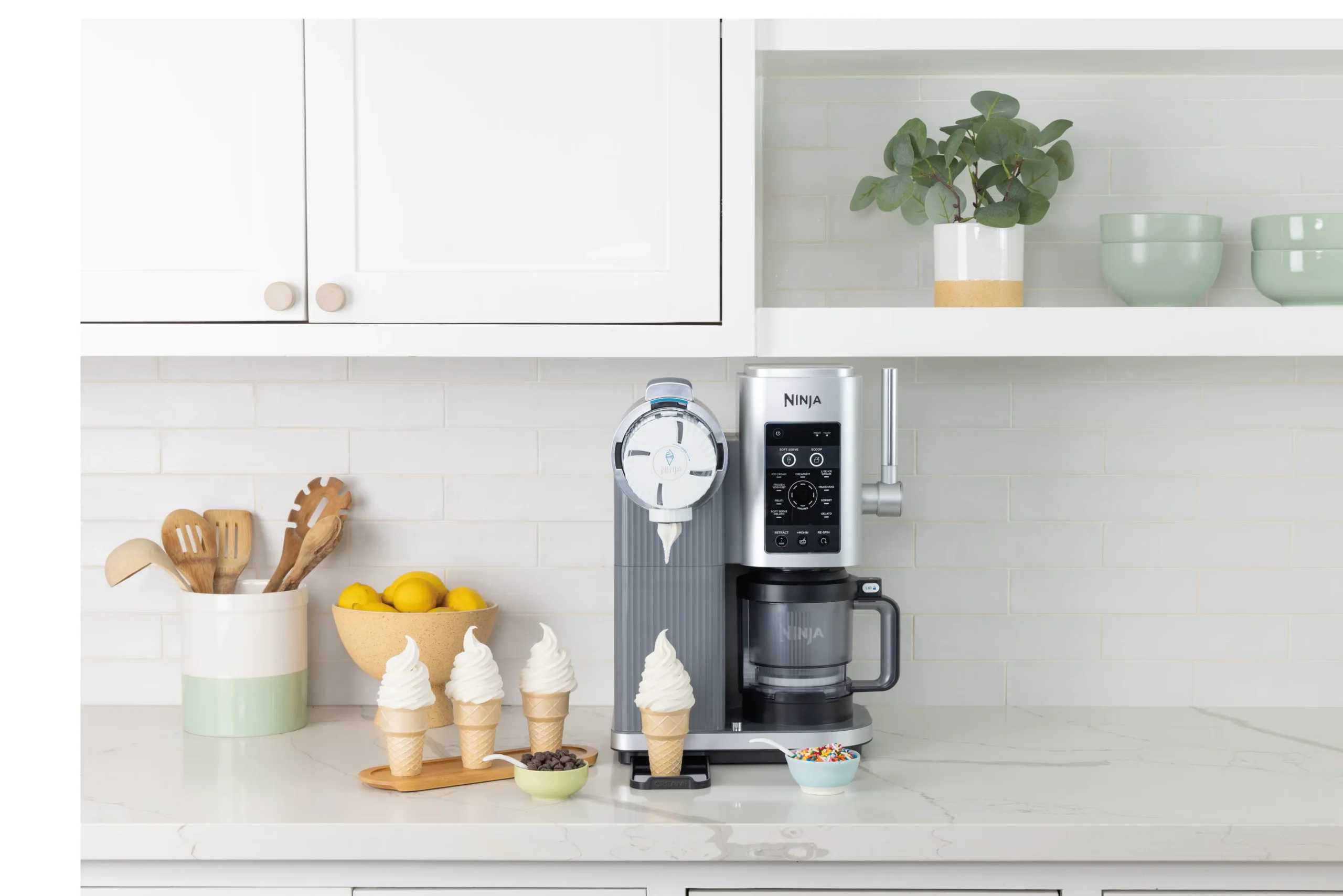 DAT-R_NC701EU_InUse_Kitchen_OnCounter_LineUp_Cones